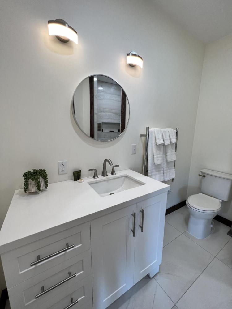Deluxe Queen Room interior